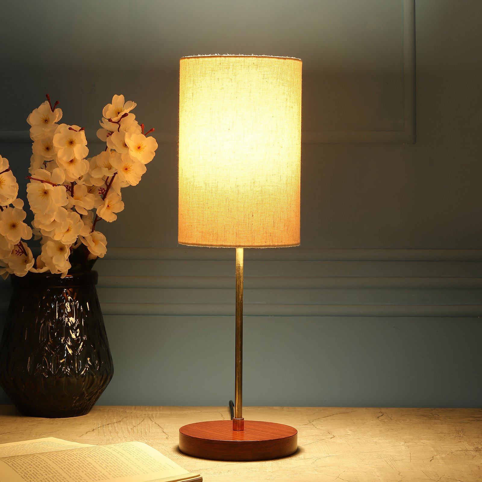 Elegant Table Lamp Suitable For Bedroom Office And Living Room, Pack Of 1(Complete Set)