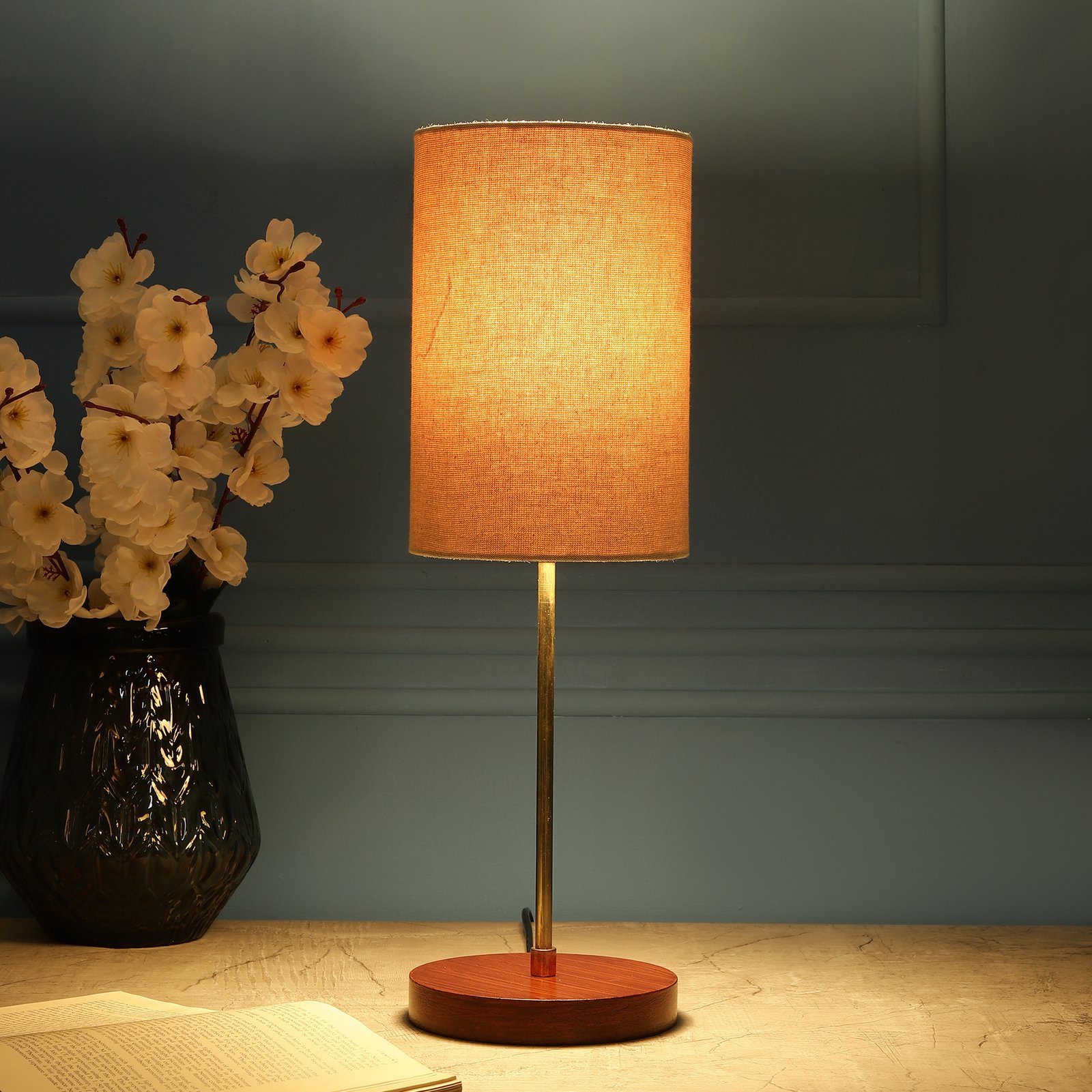 Elegant Table Lamp Suitable For Bedroom Office And Living Room, Pack Of 1(Complete Set)