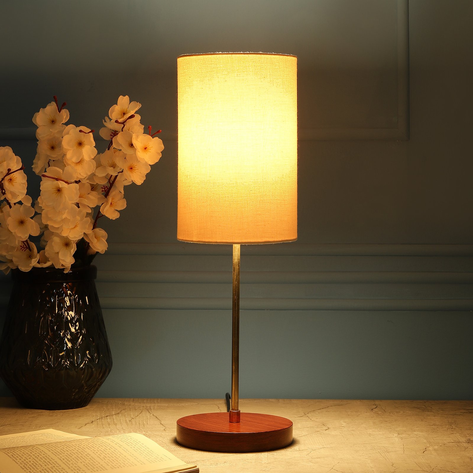 Elegant Table Lamp Suitable For Bedroom Office And Living Room, Pack Of 1(Complete Set)