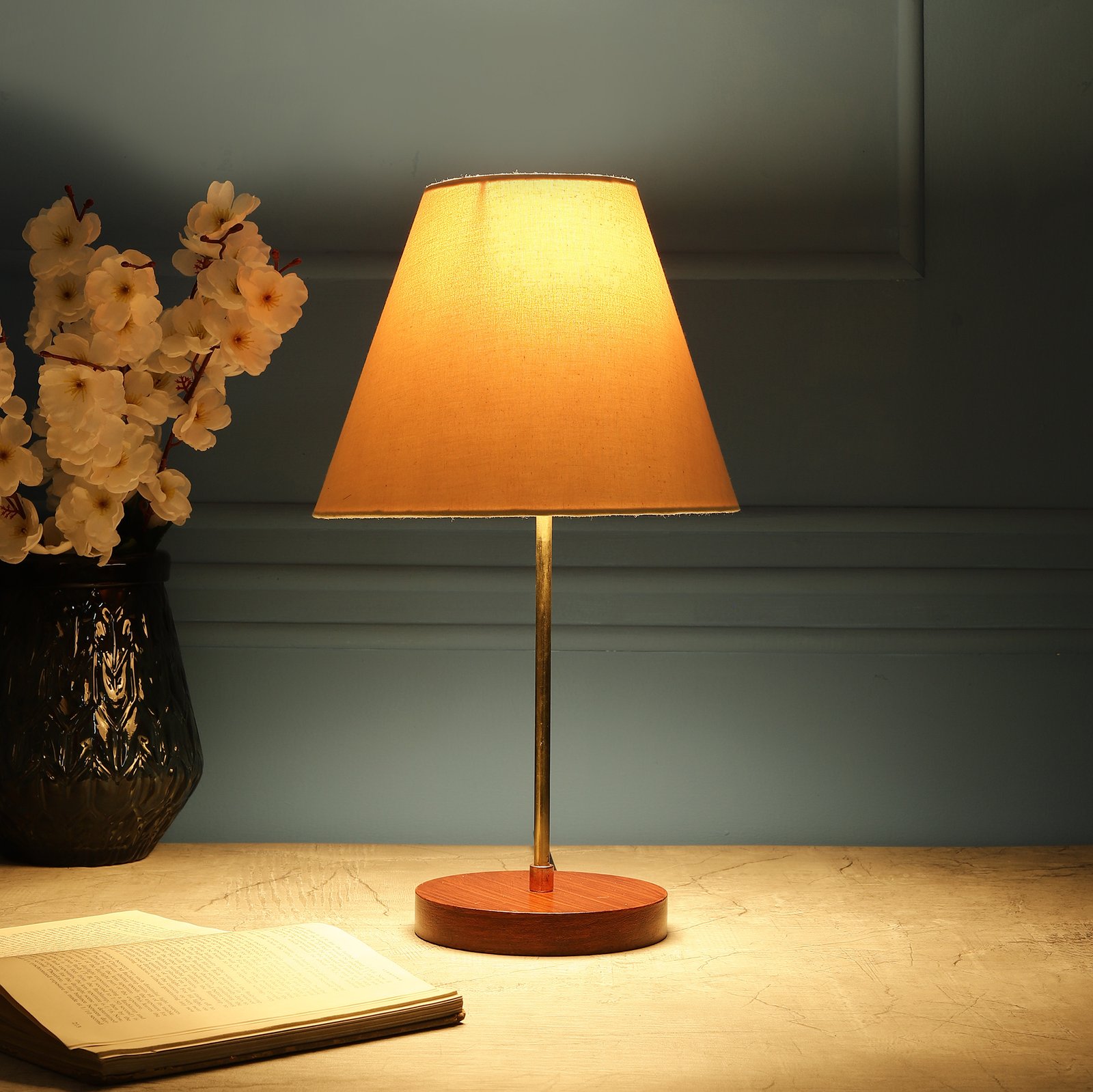 Elegant Table Lamp Suitable For Bedroom Office And Living Room, Pack Of 1(Complete Set)