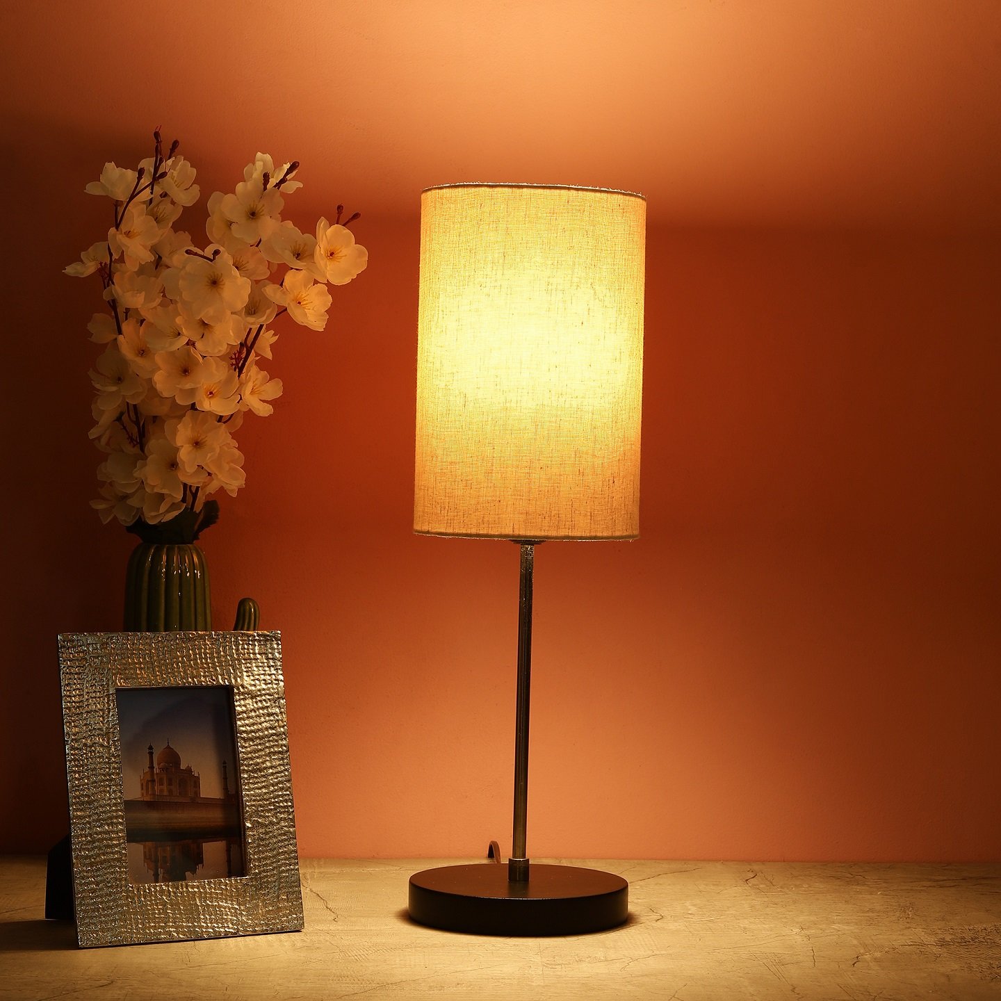 Silver Metal Table Lamp Suitable For Bedroom Office And Living Room, Pack Of 1(Complete Set)