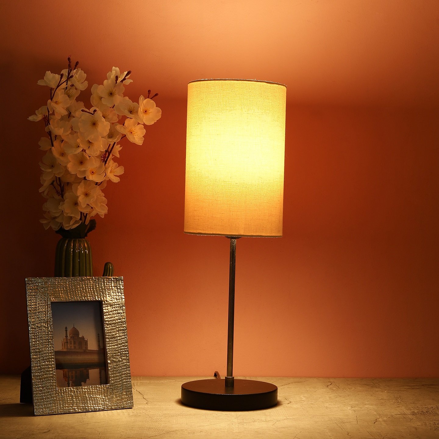 Silver Metal Table Lamp Suitable For Bedroom Office And Living Room, Pack Of 1(Complete Set)