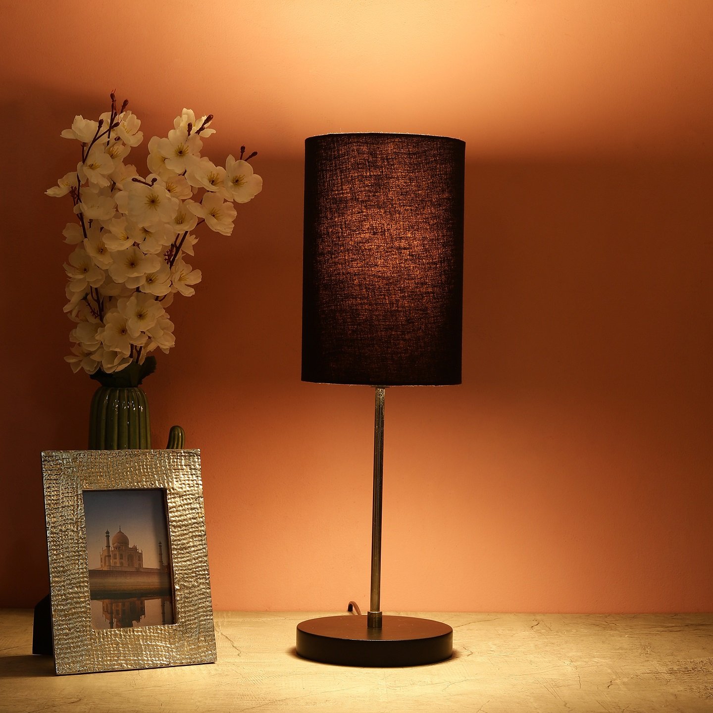 Silver Metal Table Lamp Suitable For Bedroom Office And Living Room, Pack Of 1(Complete Set)