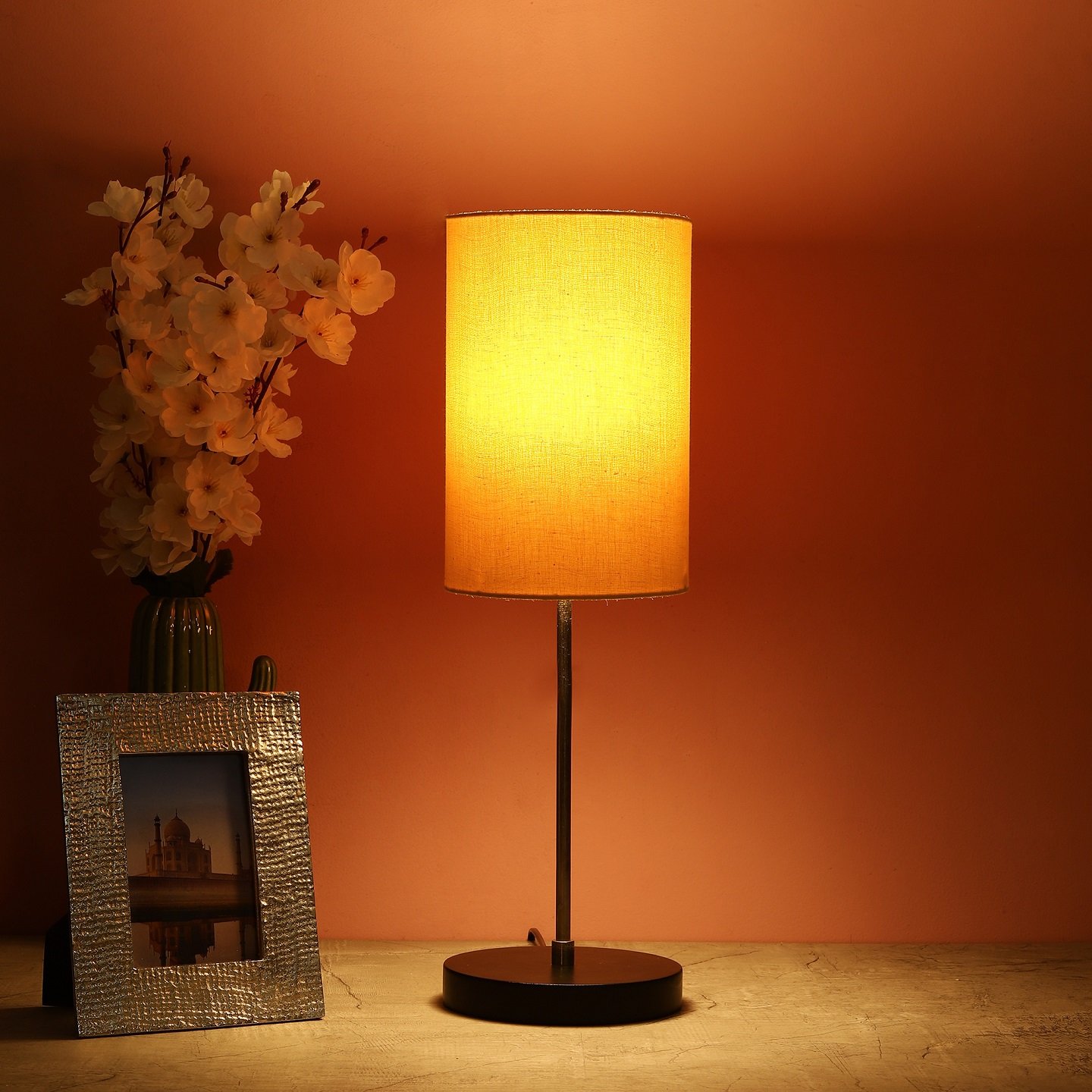 Silver Metal Table Lamp Suitable For Bedroom Office And Living Room, Pack Of 1(Complete Set)