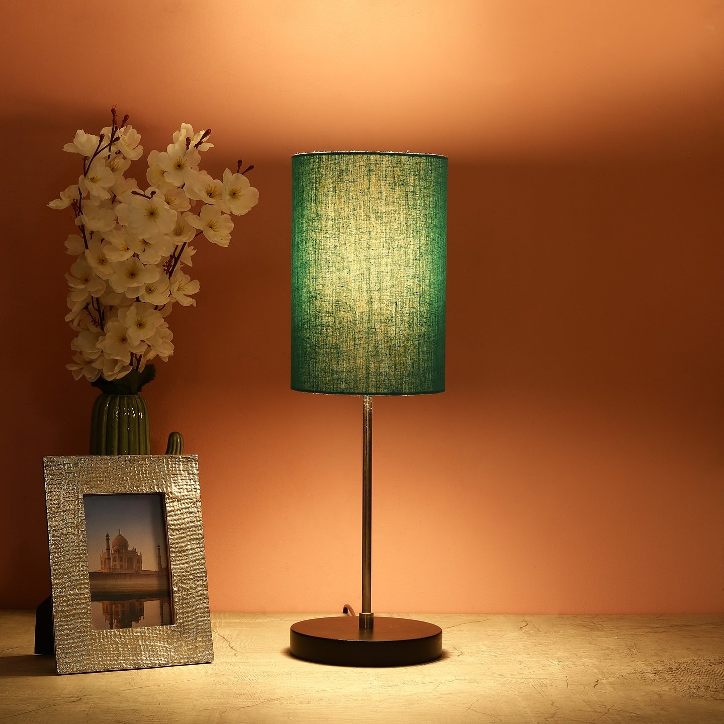 Silver Metal Table Lamp Suitable For Bedroom Office And Living Room, Pack Of 1(Complete Set)