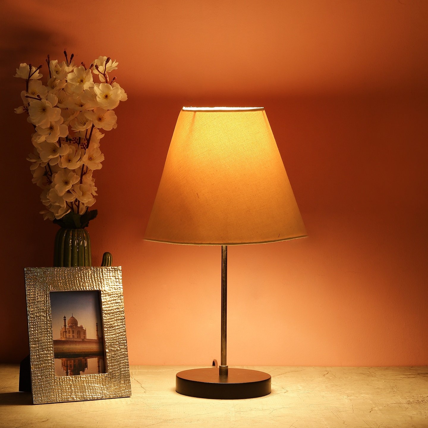 Silver Metal Table Lamp Suitable For Bedroom Office And Living Room, Pack Of 1(Complete Set)