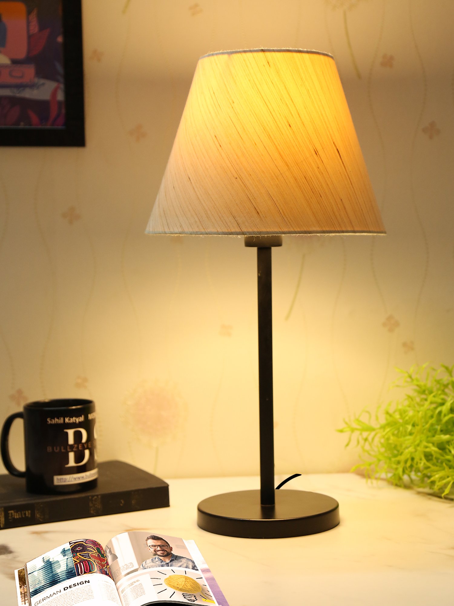 Black Metal Table Lamp Suitable For Bedroom Office And Living Room, Pack Of 1(Complete Set)
